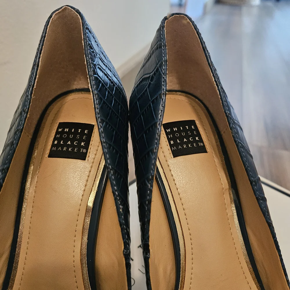 White House Black Market Blue Croc-Embossed Heels - Picture 4 of 11